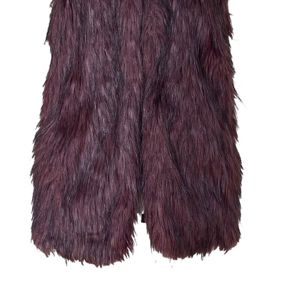 Sebby Collection Women’s Faux Fur Vest Size M Burgundy Knit Back Hook Closure - Picture 5 of 10